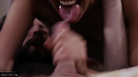 Janice Griffith, Tommy Pistol, Brünette, Sperma, Rock, Mit Kondom, Cumshot auf den Hintern, Bärtig