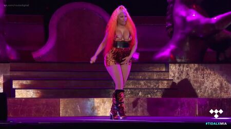 Nicki Minaj – Nippelblitzer beim „Made In America“-Festival (September 2018) Online ansehen / Ники Минаж