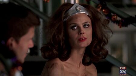 Emily Deschanel – sexy – Bones (2007) Staffel 3, Folge 5