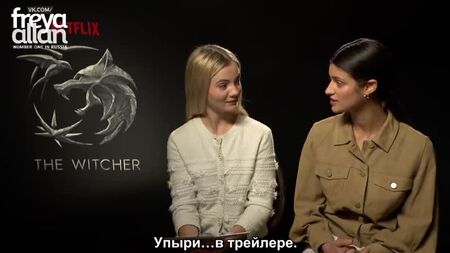 Freya Allan und Anya Chalotra antworten auf Kommentare von „IGN“