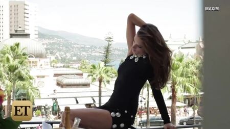 Alessandra Ambrosio posiert völlig nackt auf dem Cover von Ma
