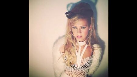 Nicola Peltz – Masturbations-Challenge