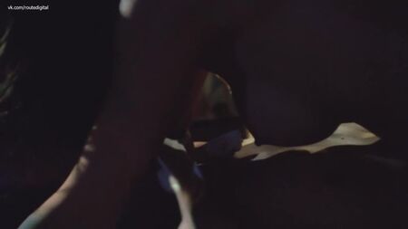 Carrie-Anne Moss Nude – The Soft Kill (1994) + Zeitlupe Online ansehen / Carrie-Anne Moss – Der sanfte Mord