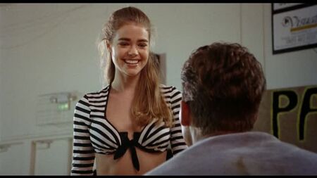 Denise Richards (heiße Szenen mit Denise Richards in „Tammy and the T-Rex“ von 1994)