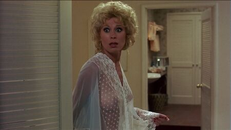 Leslie Easterbrook nackt – Private Resort (1985) HD 1080p