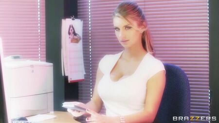 Katerina Hartlova – Die schönsten Brüste im Büro