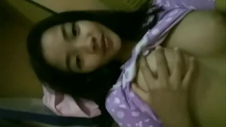 Nacktfotos von indonesischen Amateur-Mädchen