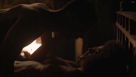 Nathalie Emmanuel (Nacktszenen von Nathalie Emmanuel in „Game of Thrones“, Staffel 7, Folge 2, 2017)