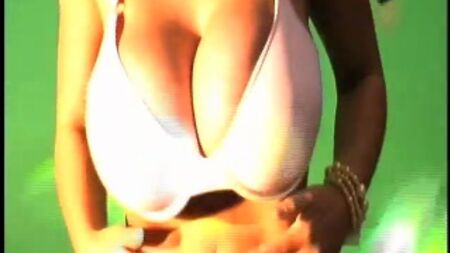 Denise Milani – Booty Shake