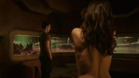 Melissa O'Neil, Ruby Rose nackt – Dark Matter (2015) Staffel 1, Folge 7