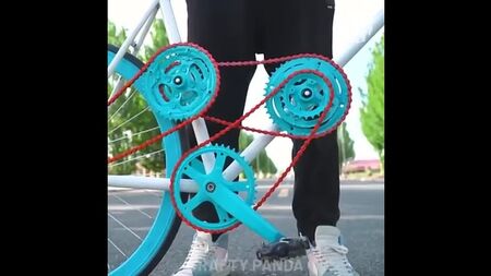 redditsave.com_crafty_panda_ist_wieder_am_Werk_das_schnellste_Fahrrad_aller_Zeiten-uu474rmttzq91.mp4