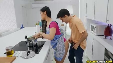 Kochen mit Katana – XFantazy.com.mp4
