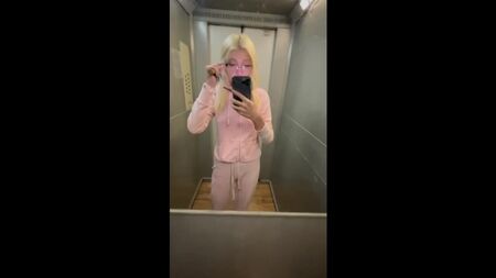 Julia Finesse mit einem Messer