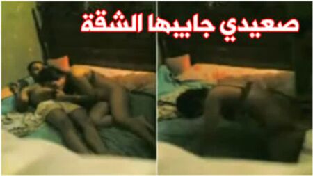 Ägyptischer Sex aus Oberägypten: Eine Schlampe besucht ihren Liebhaber in seiner Wohnung