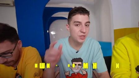 VLAD A4-PAPIER GLENT KOBYAKOV – GROSSER, MITTLERER ODER KLEINER ESSENS-CHALLENGE!
