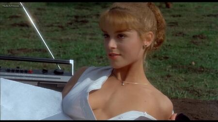 Betsy Russell nackt – Private School (1983) HD 1080p