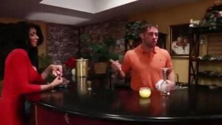 Christina verführte den Barkeeper