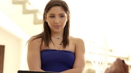 Lesben Gracie Glam rieb sich über die Muschi von Abella Dunger