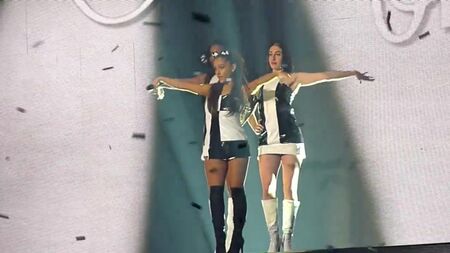 Ariana Grande – Problem (Chicago, 10.02.2015)