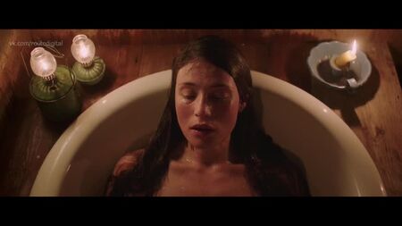 Gemma Arterton, Gugu Mbatha-Raw nackt – Summerland (2020) HD 1080p Online anschauen / Gemma Arterton, Gugu Mbatha-Raw – Ewiger Sommer