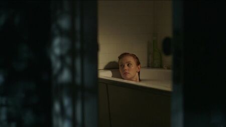 Deborah Ann Woll nackt – Forever (2015)