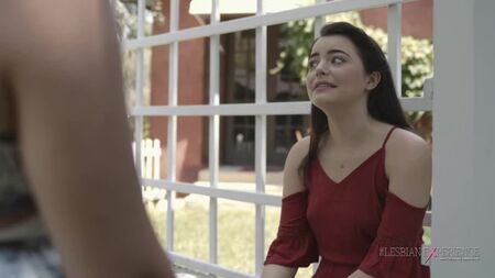 Kylie Quinn und Sara Luvv – Ein spontanes Treffen findet ein orgasmisches Ende