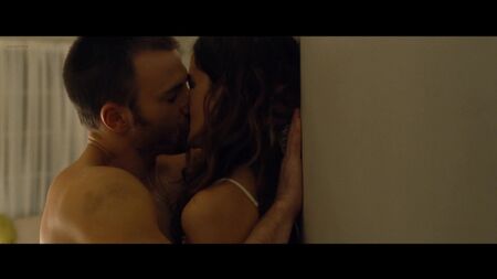 Aubrey Plaza nackt, Michelle Monaghan sexy – Playing It Cool (2014) HD 1080p / Aubrey Plaza, Michelle Monaghan – Herz in Stücke