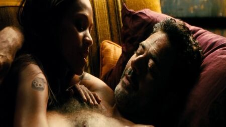 Zoe Saldana – sexy – The Losers (2010)