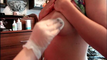 Brustwarzenpiercing
