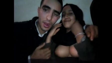 Muslimische Burka-Trägerin, Hijabi-Hure, Tittenlutschen, Nippel-Crush, Niqabi, geile Muslimin, ägyptische Sharmota, professionelle Schlampe, Araberin