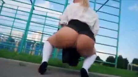 Der Mann hat die Schönheit Chanel Preston auf dominante Weise durchgenommen