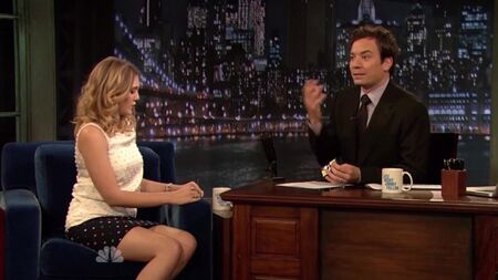 Elizabeth Olsen – sexy – „Late Night with Jimmy Fallon“ (2011)