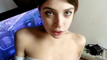 MihaNika69 – [PornHubPremium] – Er hat seine Freundin gefickt, während sie „Apex Legends“ spielte ¦ POV-Sperma im Gesicht – 1080p