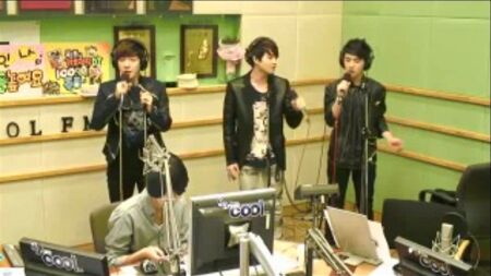 12.05.2014 EXO-K bei 89.1 KBS Cool FM mit Hong Jin Kyung [VOLLSTÄNDIG]