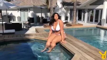 Playboy-Playmate und Plus-Size-Model LaTecia Thomas – Lookbook für Bademode