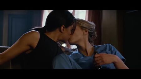 Michelle Rodriguez: Heiße lesbische Kussszene in NEMESI (4K ULTRA HD)