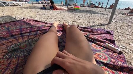 Verdammte Muschi am Strand___Männer starren mich an 4.mp4