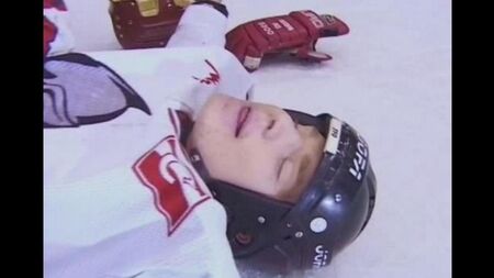 Der Fan gab dem Hockeyspieler, sie in Anal zu ficken