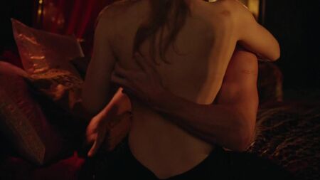 Emily Bett Rickards nackt beim Sex, aber bedeckt – Arrow (2015) Staffel 3, Folge 20, HD 720p