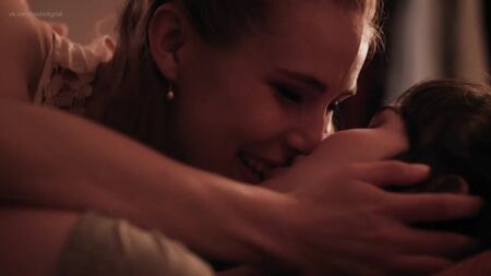 Alexandra Turshen, Michelle Hendley nackt – Boy Meets Girl (2014) HD 1080p online anschauen