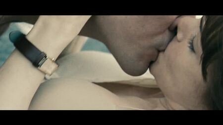 Rachel Weisz Nude (covered) – 360 (2012) HD 1080p Online ansehen / Rachel Weisz – Kaleidoskop der Liebe