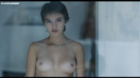 Laura Smet, Billie Blain Nude – La sainte famille (FR-2019) HD 1080p Online ansehen / Laura Smet, Billie Blain – Die heilige Familie