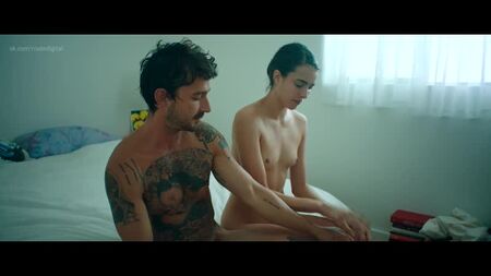 Margaret Qualley Nude – Love Me Like You Hate Me (2020) 1080p / Margaret Qualley – Liebe mich, wie du mich hasst