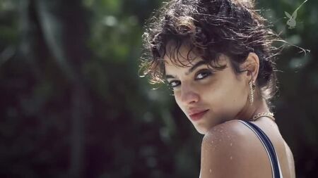 Werfen Sie einen Blick hinter die Kulissen mit April-Playmate Nina Daniele