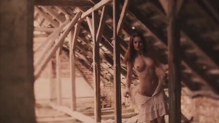 Nackt-Fotoshooting mit einem wunderschönen, heißen Model