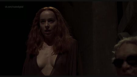 Dakota Johnson, Mia Goth u. a. nackt – Suspiria (2018) HD 1080p online anschauen