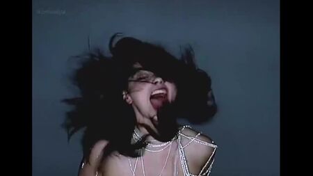 Björk (Bjork) Nude – Pagan Poetry (2001) 720p