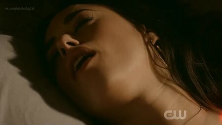 Jeanine Mason – Roswell, New Mexico, Staffel 1, Folge 13 (2019) HD 1080p Nackt? Sexy! Online anschauen