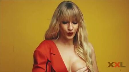 Lesya Nikityuk nackt im Magazin XXL