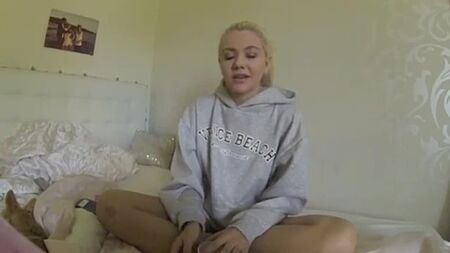 FIE LAURSEN (Fie Laursen: Erstes Video!)